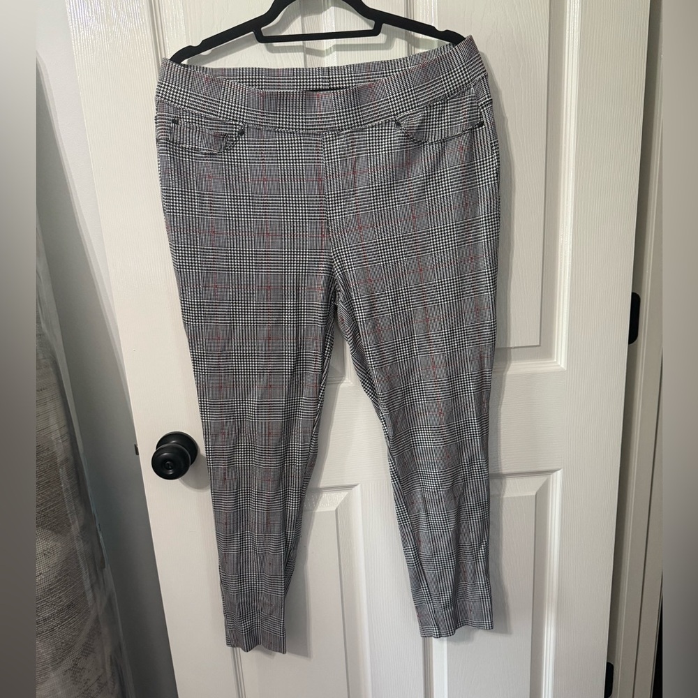 Seven7 Black and White Houndstooth Pants with Red Accents